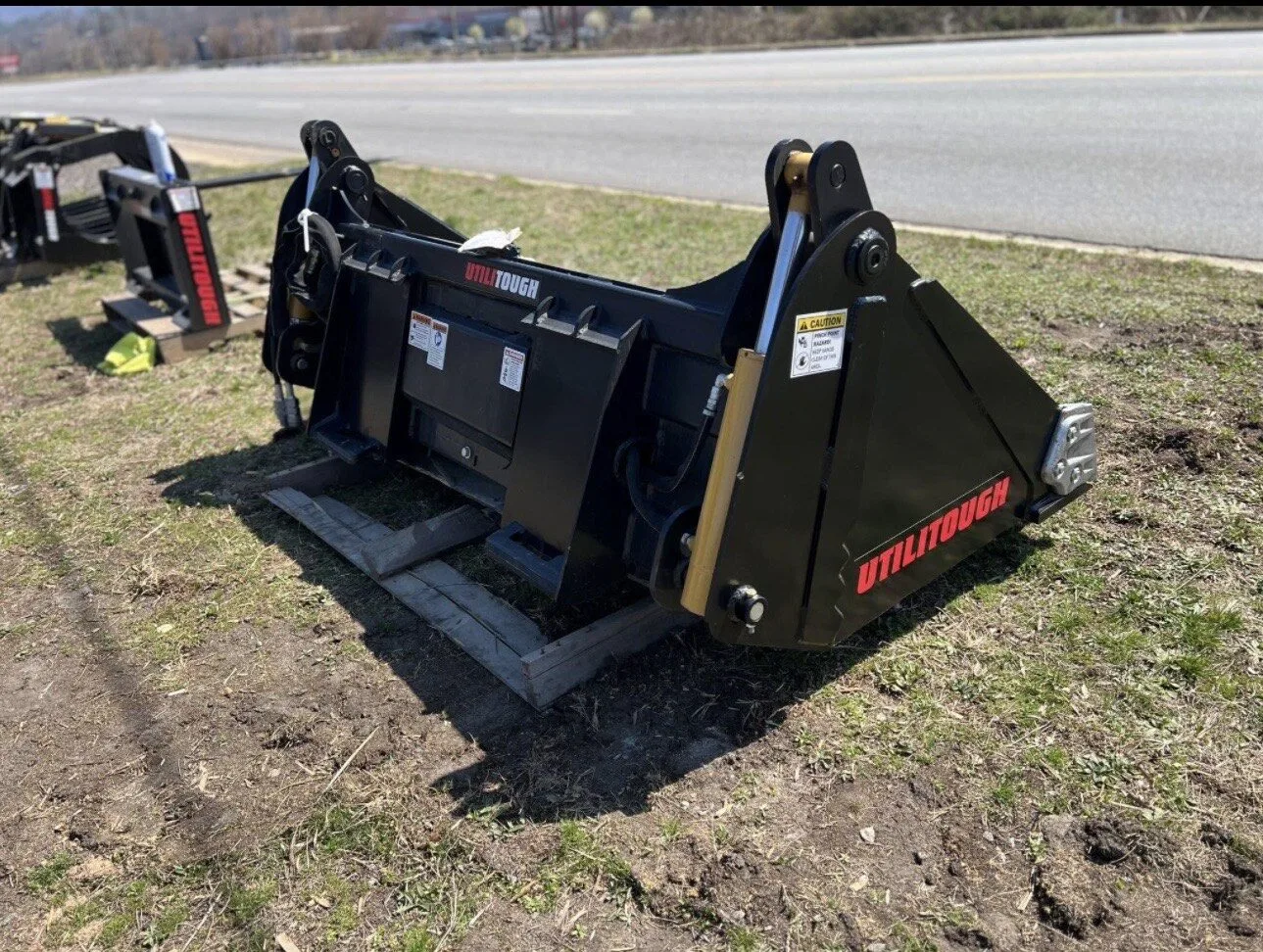 Utilitough Severe Duty Multipurpose 4in1 Bucket 72" with Large Bolt On Teeth - Image 2